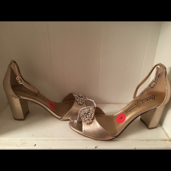 Mark & James Badgley Mischka gold Heels - Picture 4 of 7